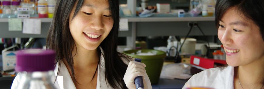 Two women in a lab.